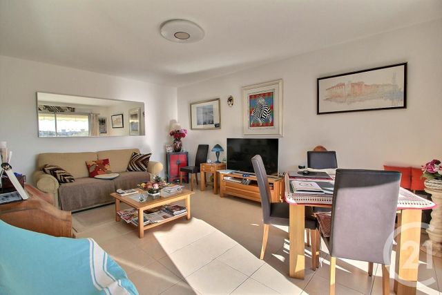 Appartement F2 à vendre - 2 pièces - 45 m2 - Antibes - 06 - PROVENCE-ALPES-COTE-D-AZUR